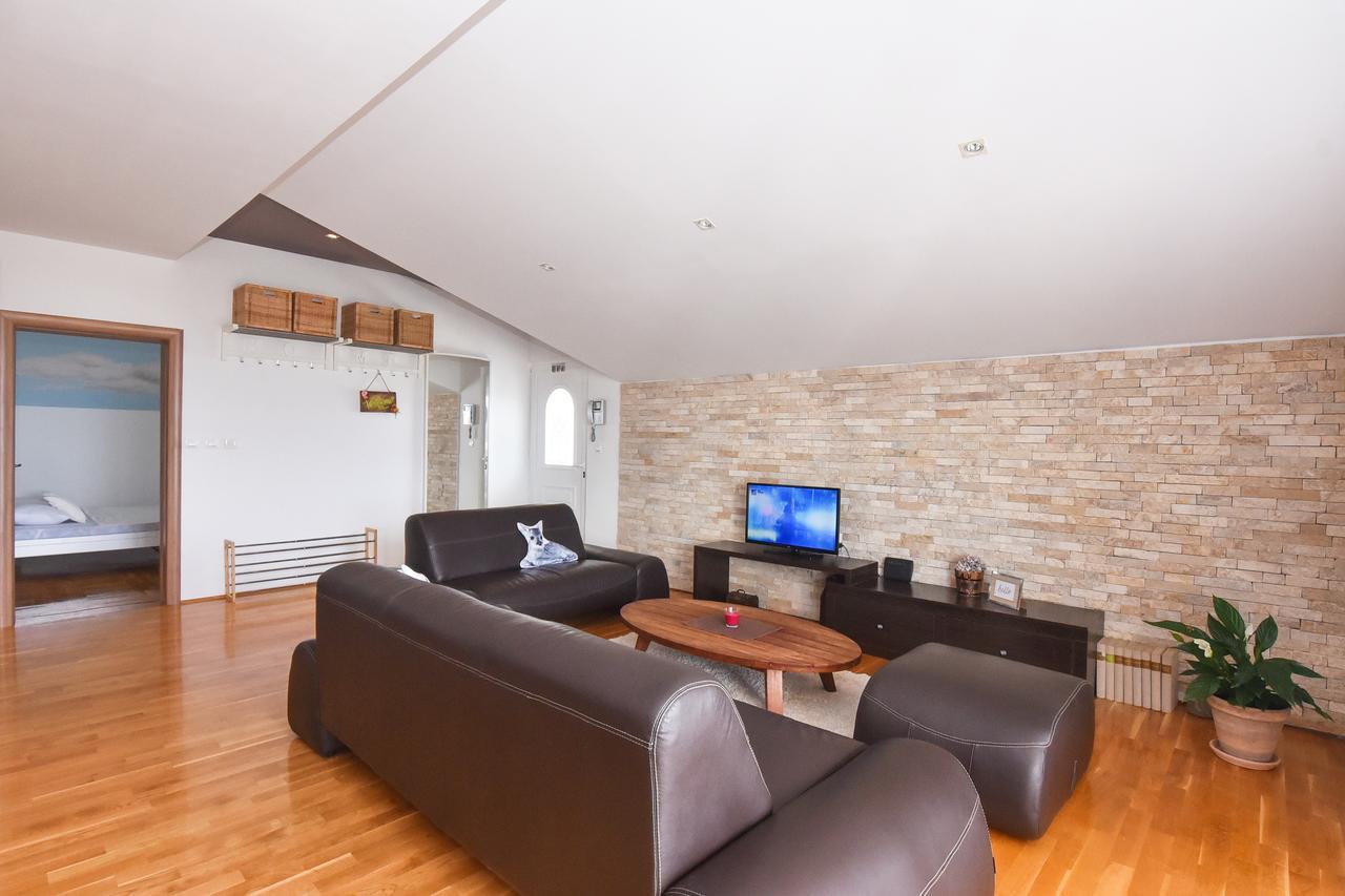 Apartment Larisa Горни Карин Екстериор снимка