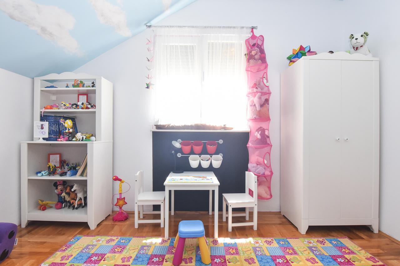 Apartment Larisa Горни Карин Екстериор снимка