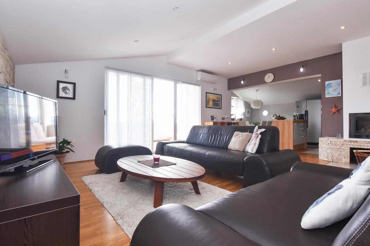 Apartment Larisa Горни Карин Екстериор снимка