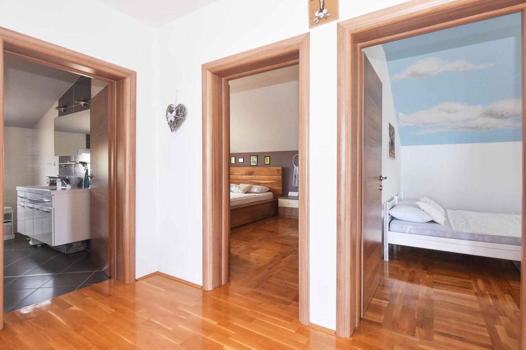 Apartment Larisa Горни Карин Екстериор снимка