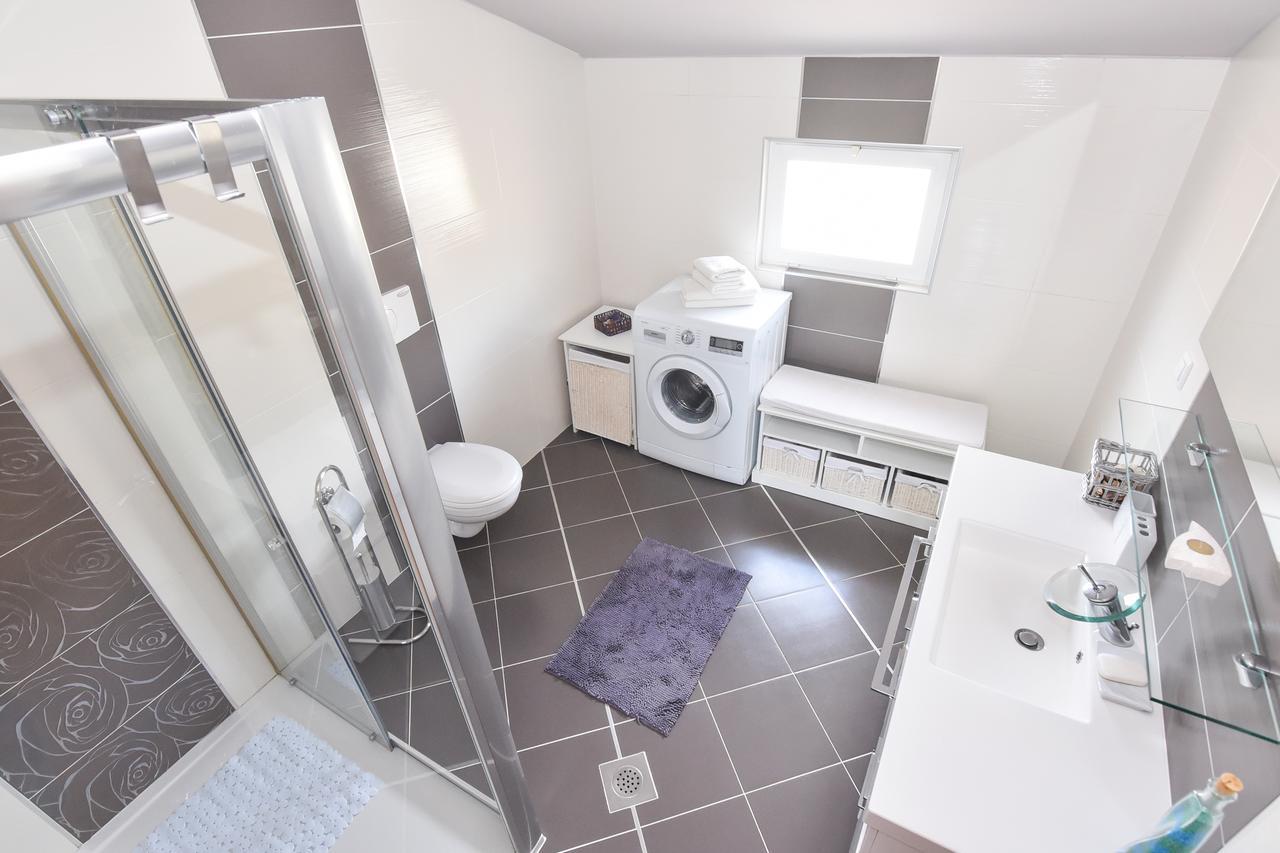 Apartment Larisa Горни Карин Екстериор снимка