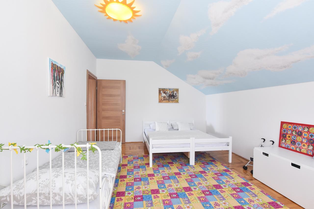 Apartment Larisa Горни Карин Екстериор снимка