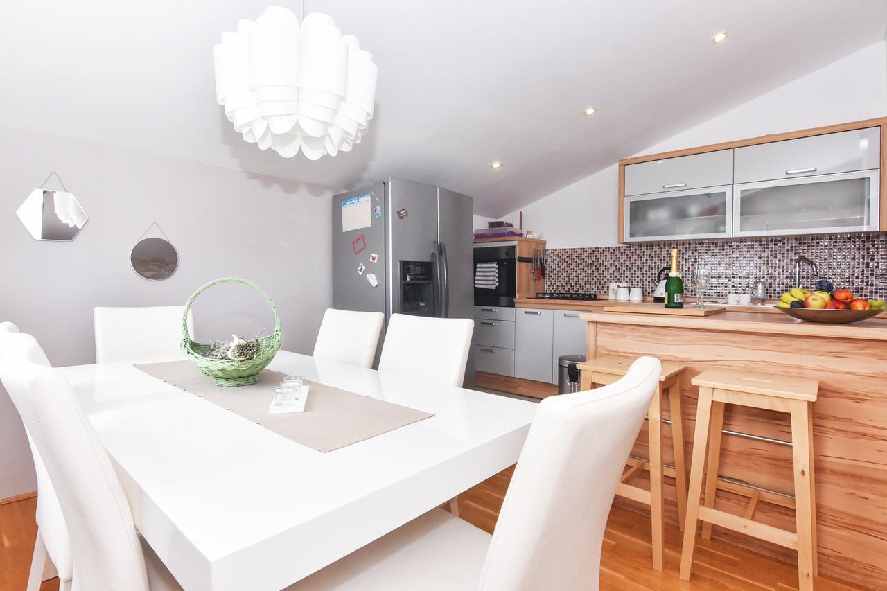 Apartment Larisa Горни Карин Екстериор снимка