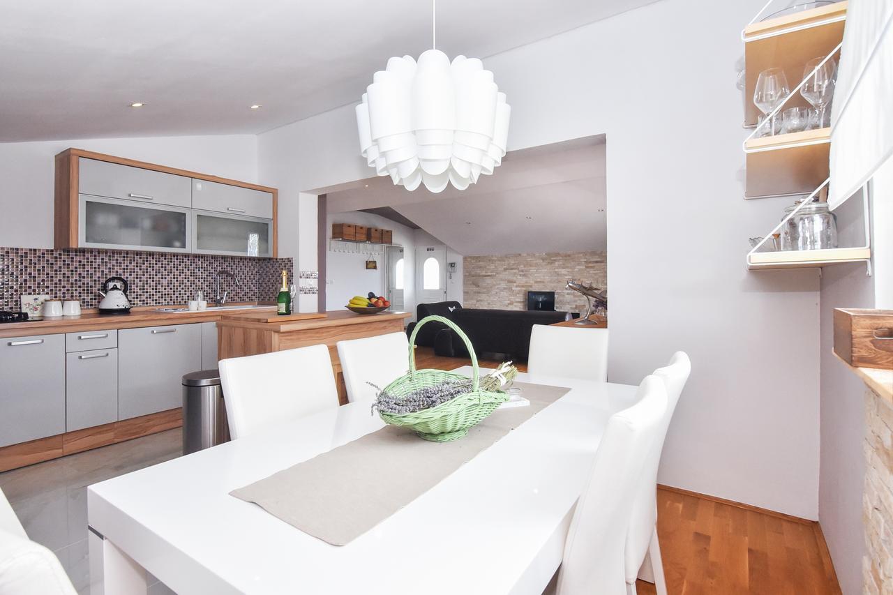 Apartment Larisa Горни Карин Екстериор снимка