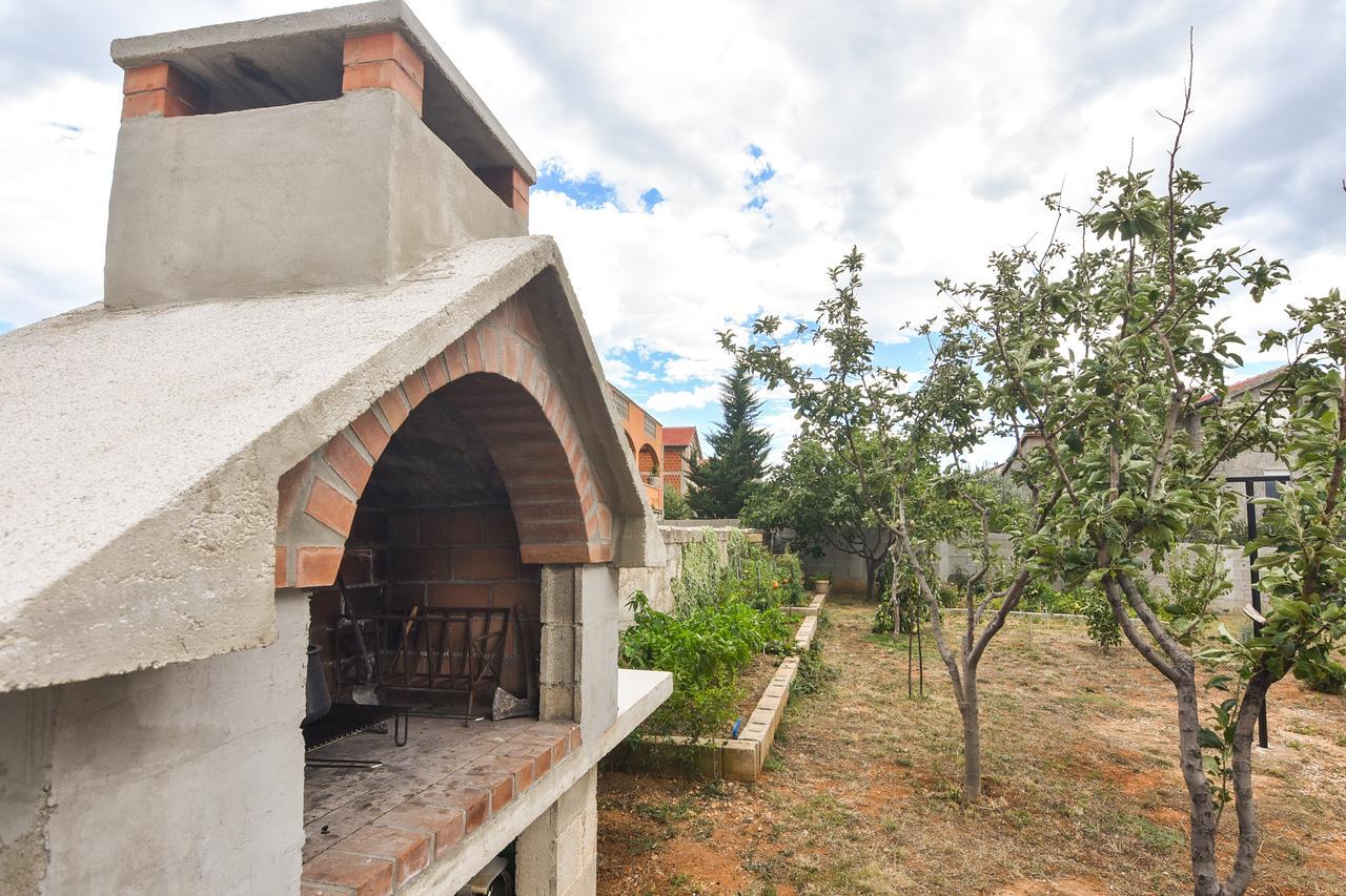 Apartment Larisa Горни Карин Екстериор снимка