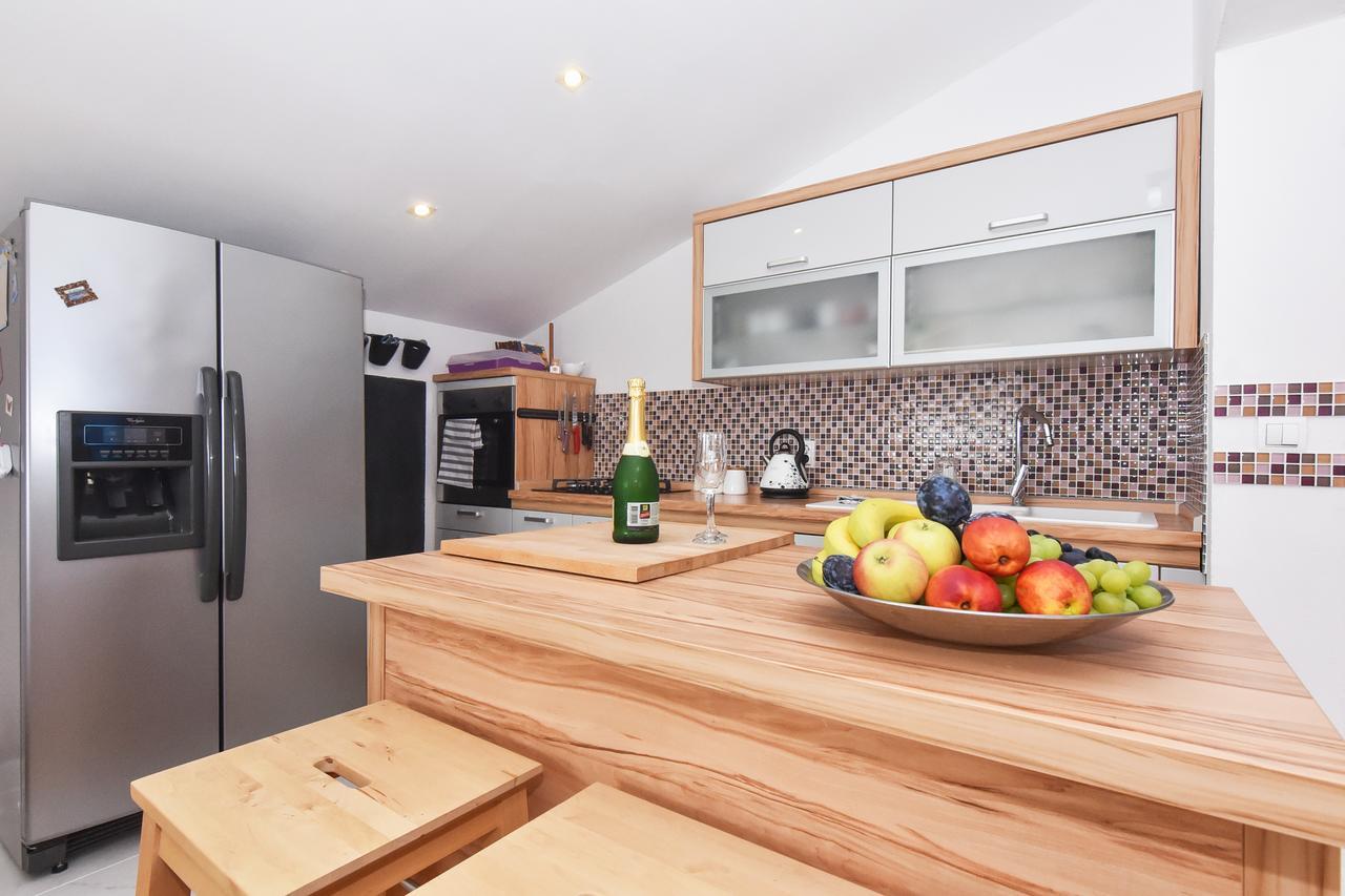 Apartment Larisa Горни Карин Екстериор снимка